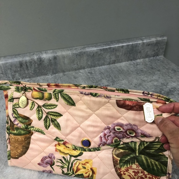 Maggyb Soft lrg PLUS danielle cosmetic travel bag PLUS ocean reef body scrubber - Picture 11 of 13